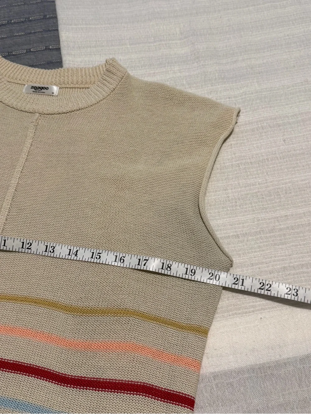 Zeagoo Multi-colored striped sleeveless sweater size medium